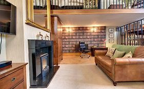 Carnegie Library: Bronte Apartment 1 Bedroom